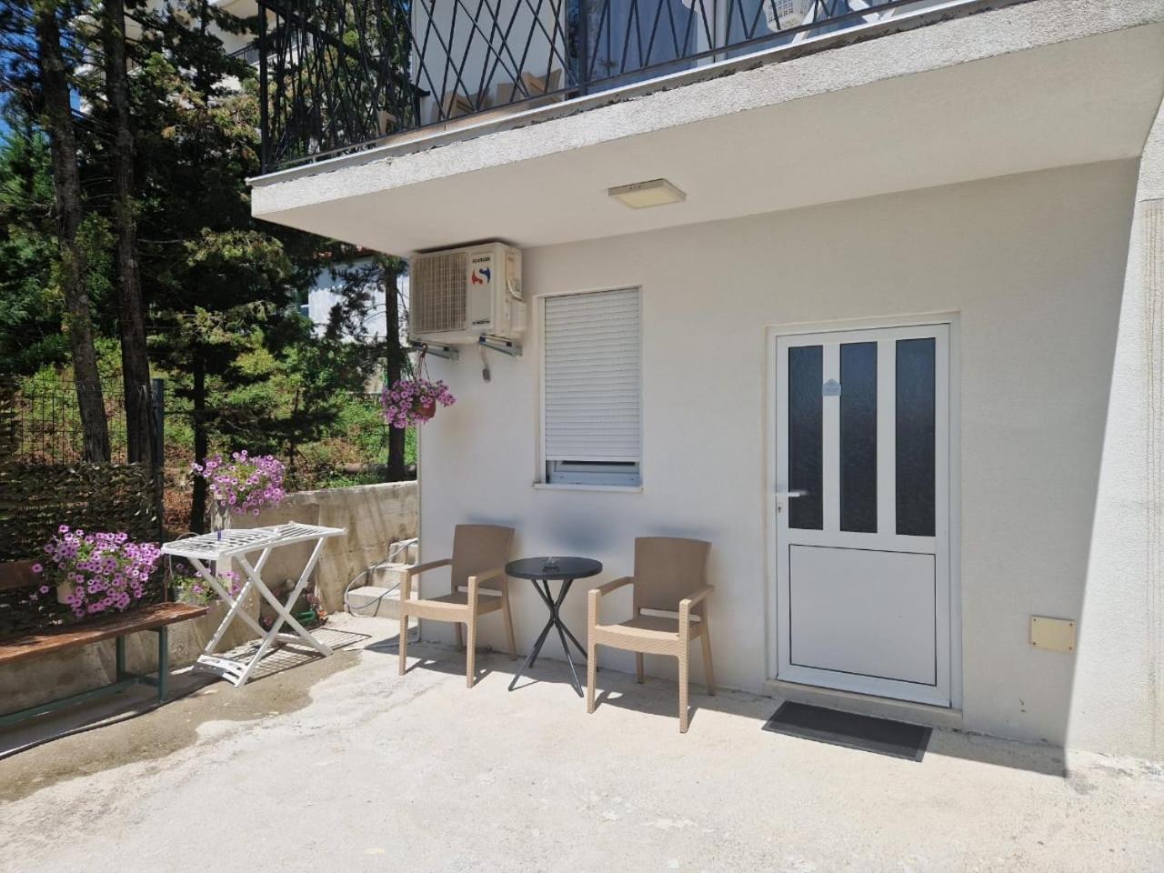 Studio Apartman Happy Home Тиват Екстериор снимка